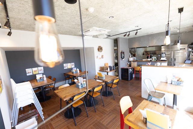 Burger shop THREE THREE クラフトバーガー専門店